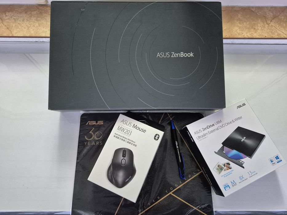 Asus ZenBook 14 UX425EA Extra Pack i7-1165G7, 16GB RAM, 1TB SSD Win 11