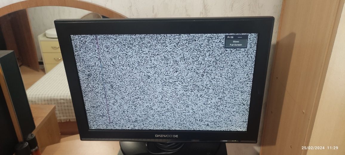 Продавам 22"- инчов LCD TV Daewoo за части или ремонт