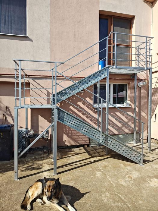 Scări metalice zincate