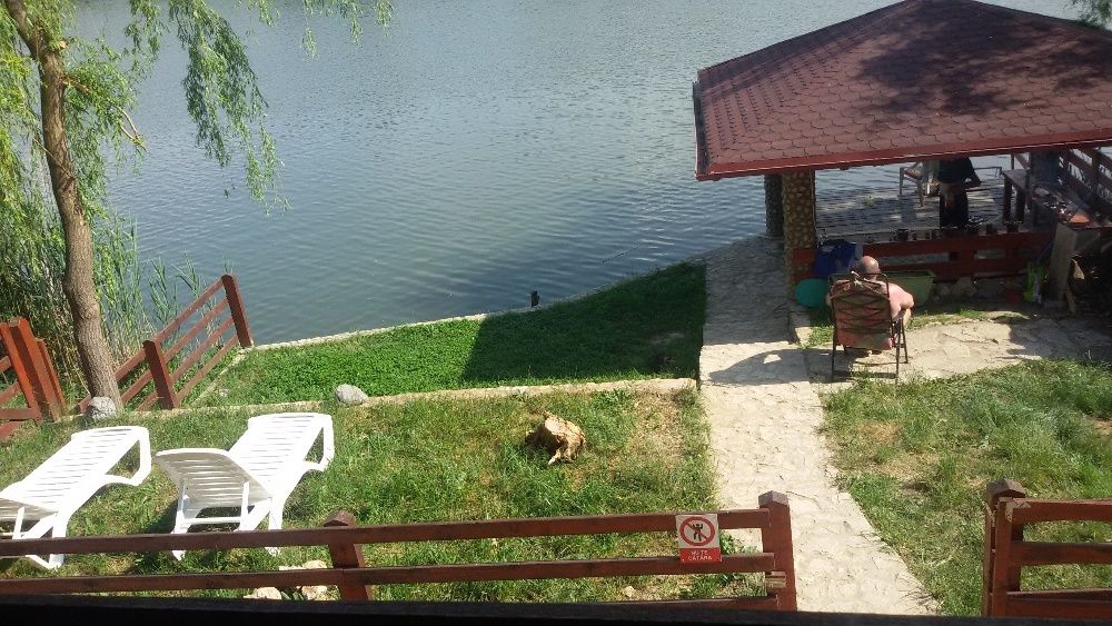 cazare  cabana  lac mujdeni Satu Mare.