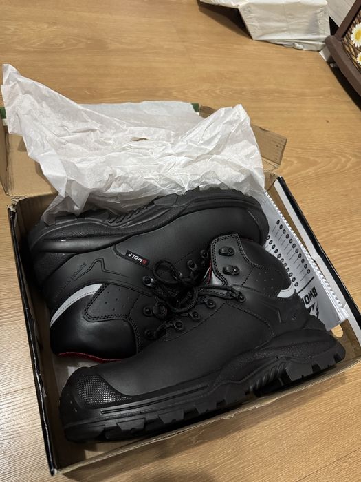 Работни обувки с метално бомбе 45номер