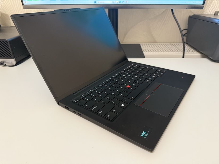 Lenovo X1 Carbon Gen12, Ultra 5, 16Gb, 512Gb, et.. ca NOU!