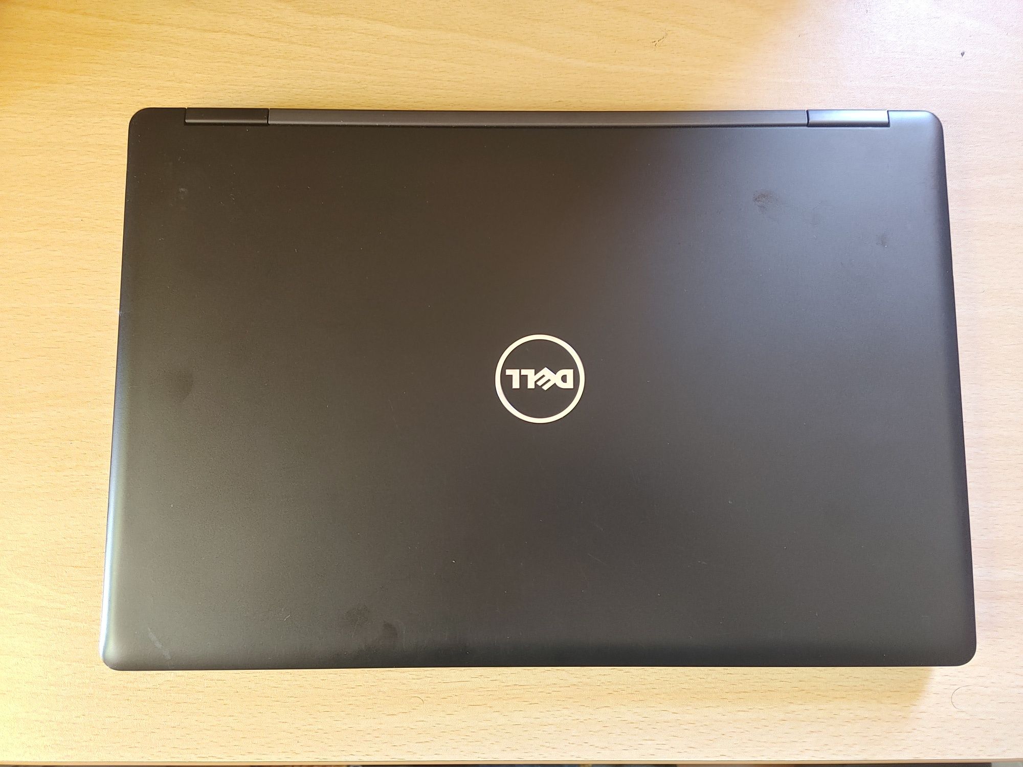 Продавам Dell 5580