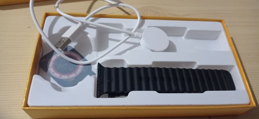 Смарт часовник с резервна каишка