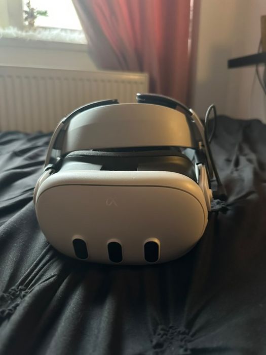 Oculus quest 3 + accesori si jocuri (ca nou)