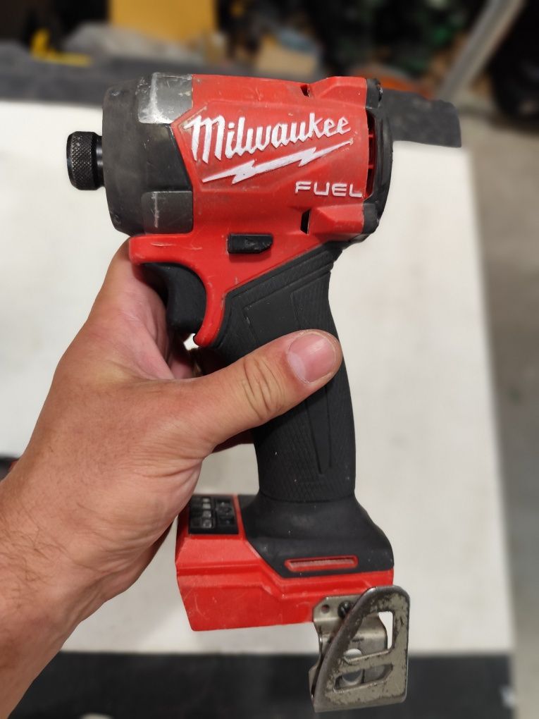 Безчетков акумулаторен импактдрайвър Милуоки Milwaukee M18 FID3 + 5Ah