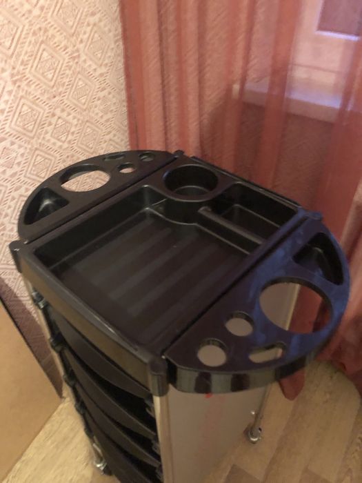 Продаю срочно! Парикмахерское кресло, тележка и мойка