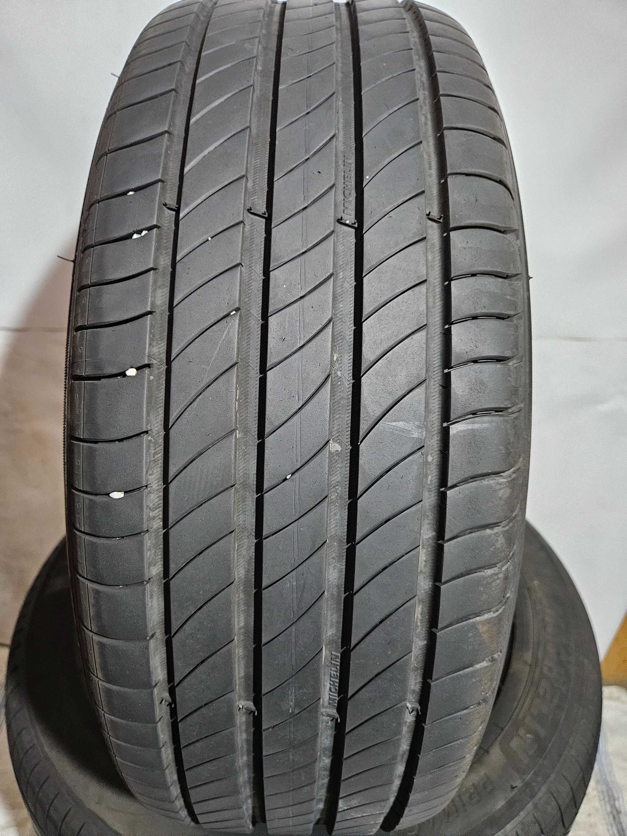 2бр 215/55/17 MICHELIN 6,8мм грайфер дот:22г безплатен монтаж