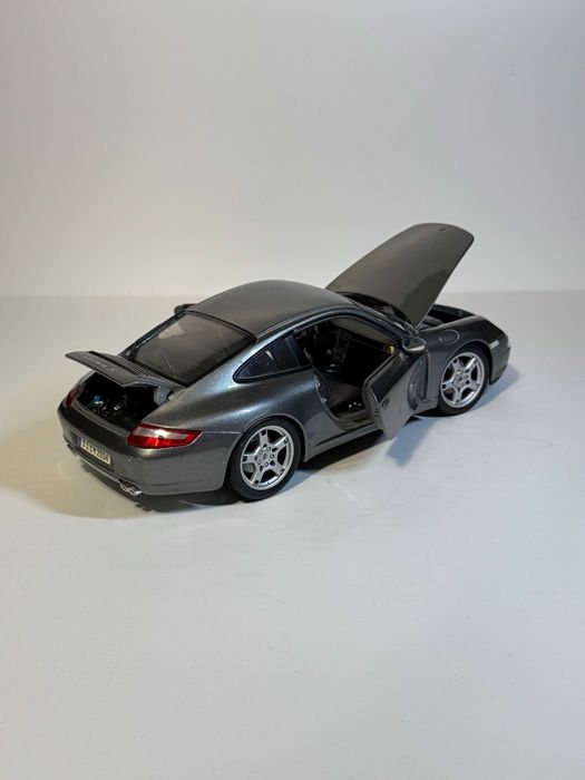 Porsche 911 Carrera S la Scara 1:18 1/18 Maisto Macheta Mașinuța