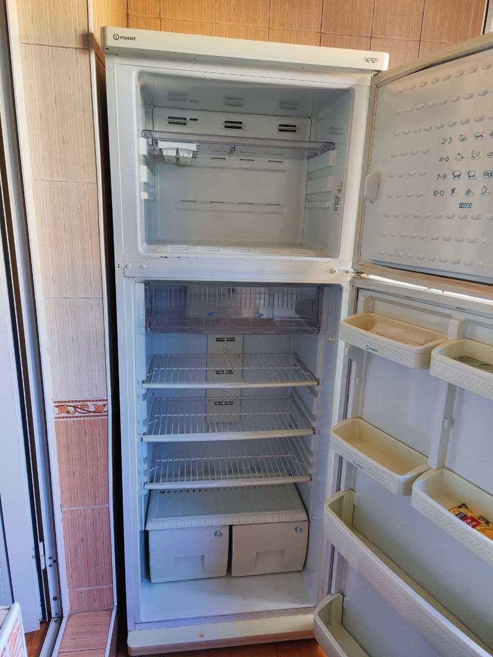 Продаю холодильник Indesit в хорошем состоянии