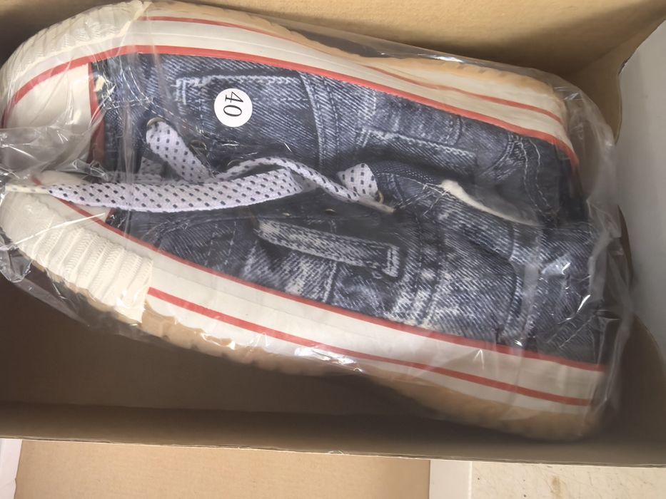 Чисто нови кецове различни разцветки