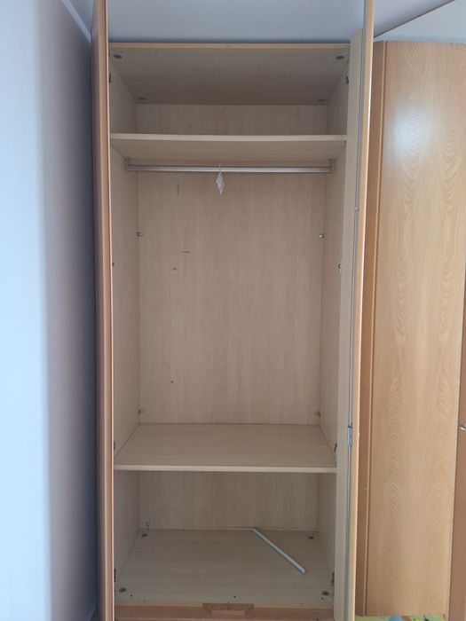 Vând dulap foarte incapator