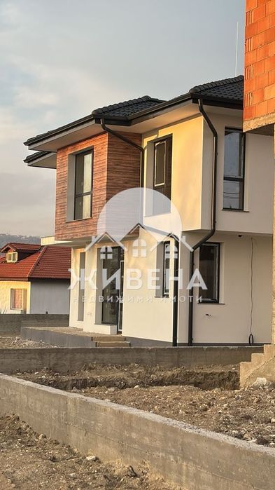 Продавам нова двуетажна къща, м-т Траката, РЗП: 140 кв.м