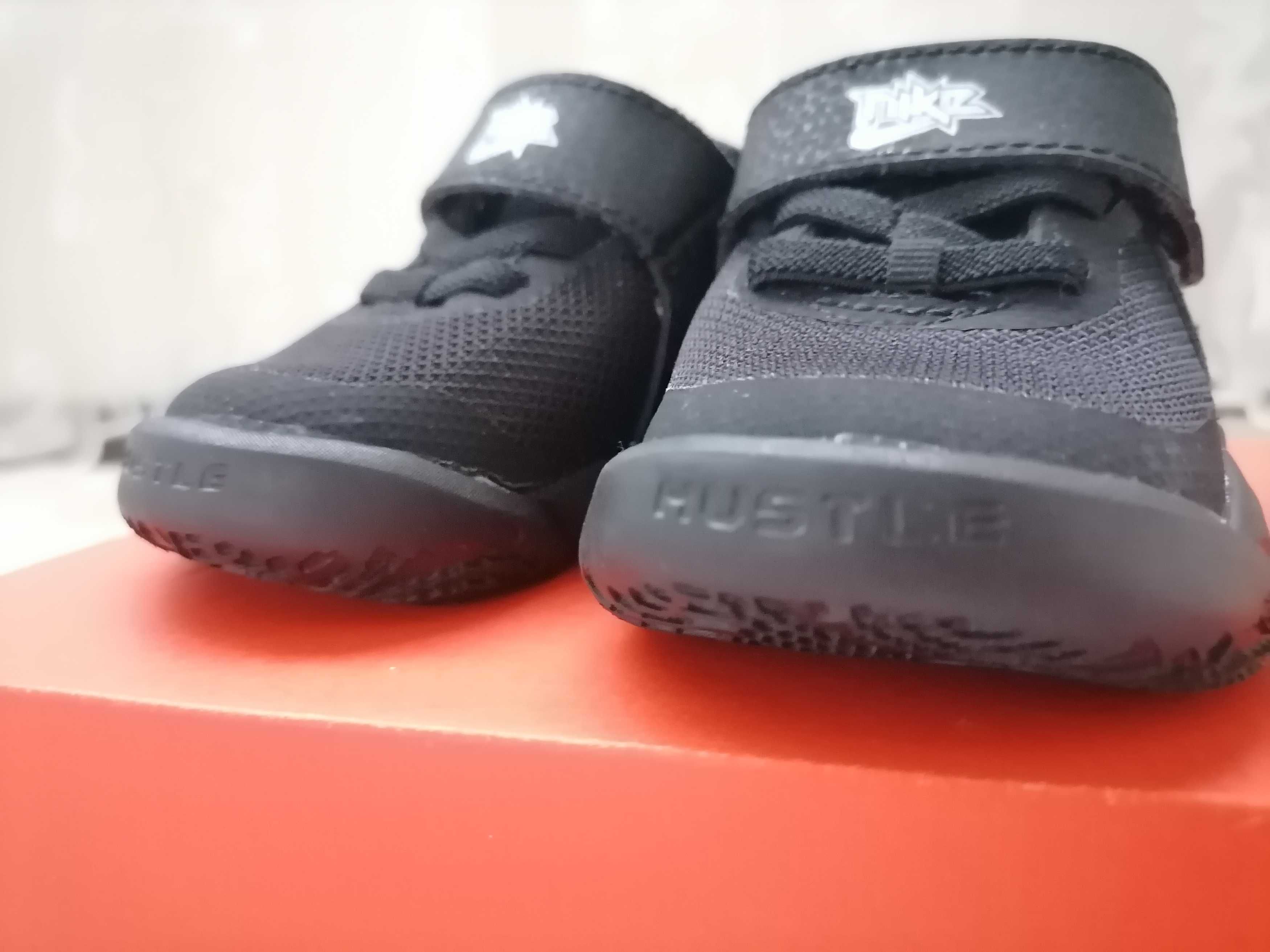 Бебешки маратонки Nike Team Hustle D, нови