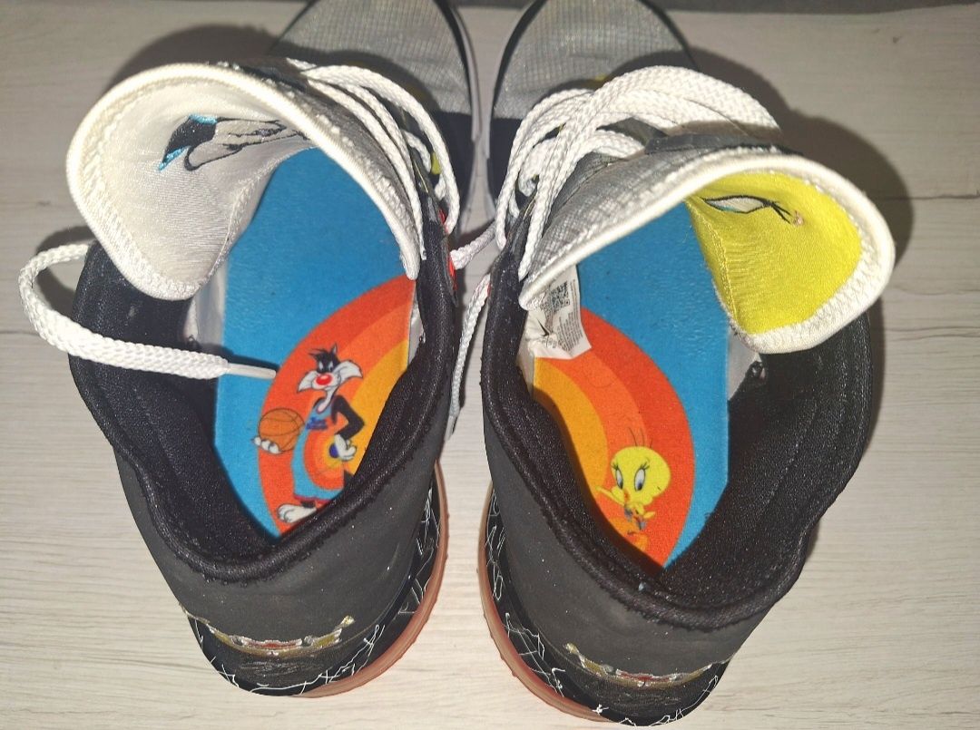 Нови Мъжки маратонки Nike x Space Jam LeBronLow "Sylvester vs Tweety"