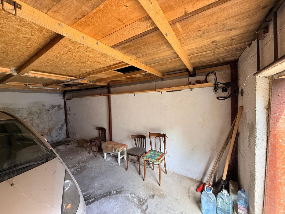 DE VANZARE Garaj cu pod in Moinesti jud Bacau 32 mp