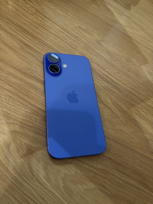 Iphone 16 albastru