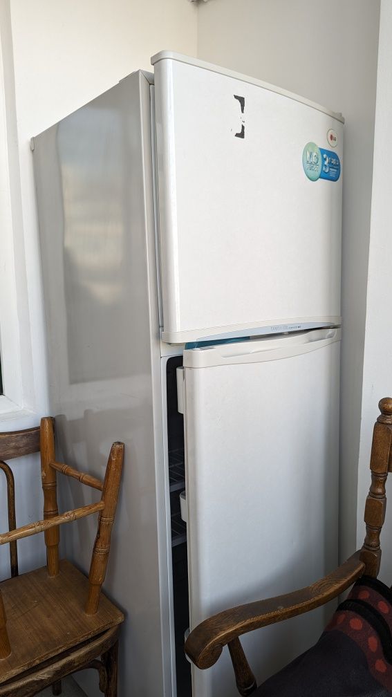 Белый холодильник LG