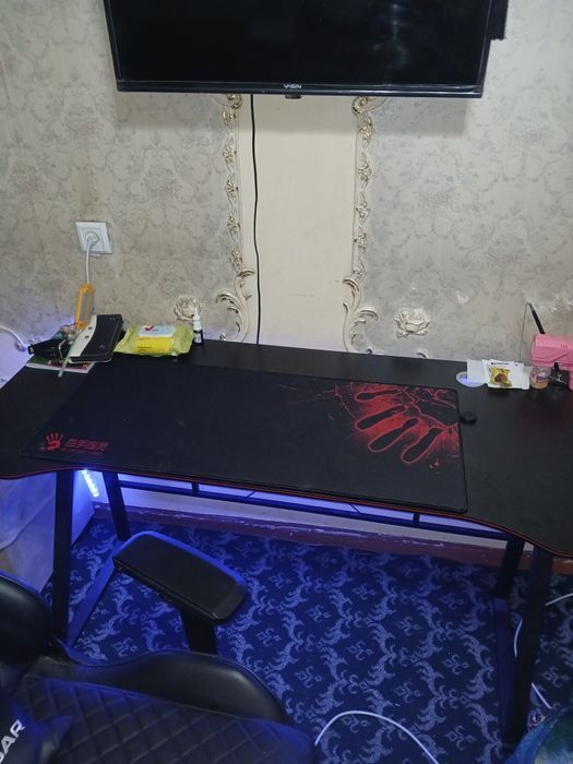 Продам компьютерный стол для домашнего офиса