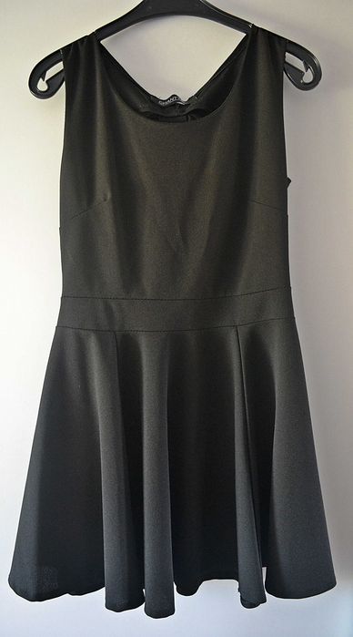 Vând rochii pentru diverse evenimente ,stare perfectă