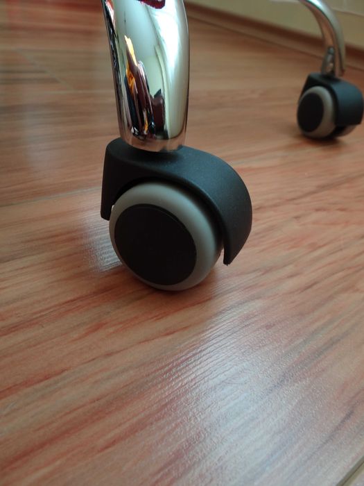 Офис стол червен. Без забележки!