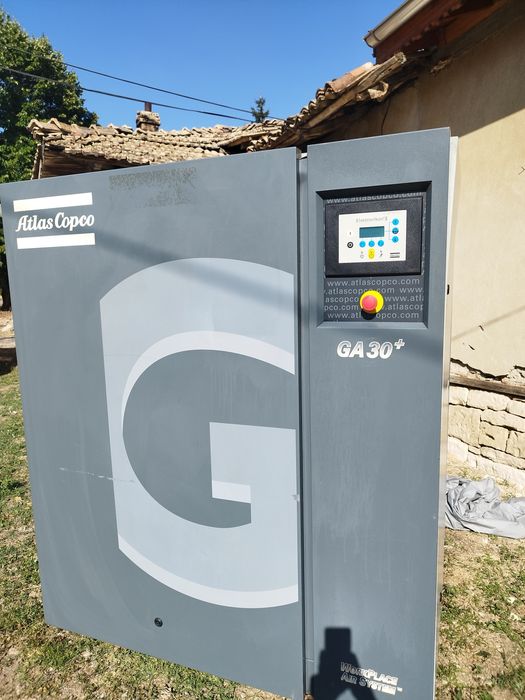 Продавам винтов компресор