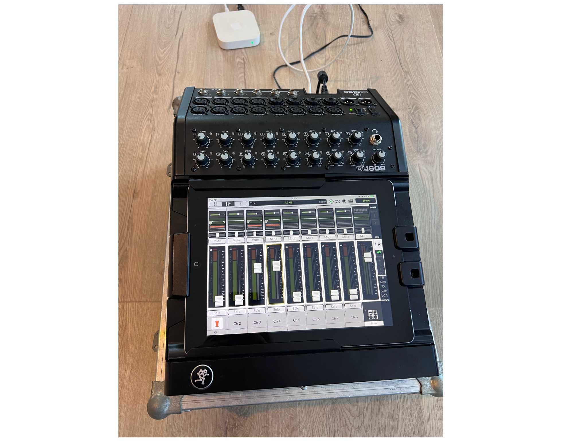 mixer digital Mackie DL 1608 + IPAD + Flight Case + router - 16 canale