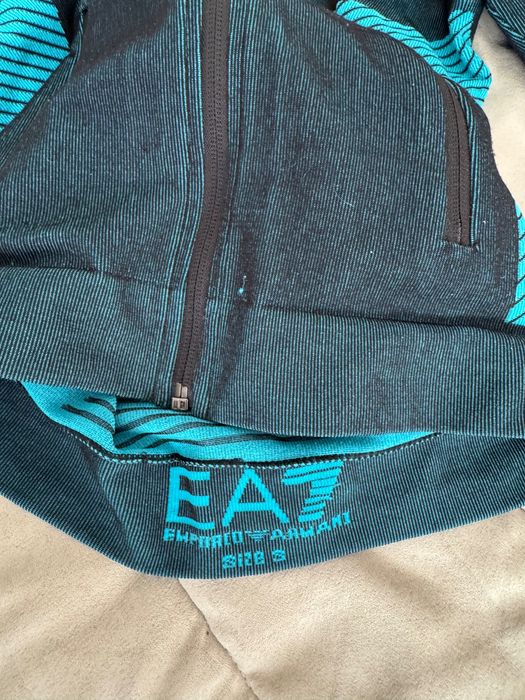 Спортни екипи Emporio Armani и Eacada