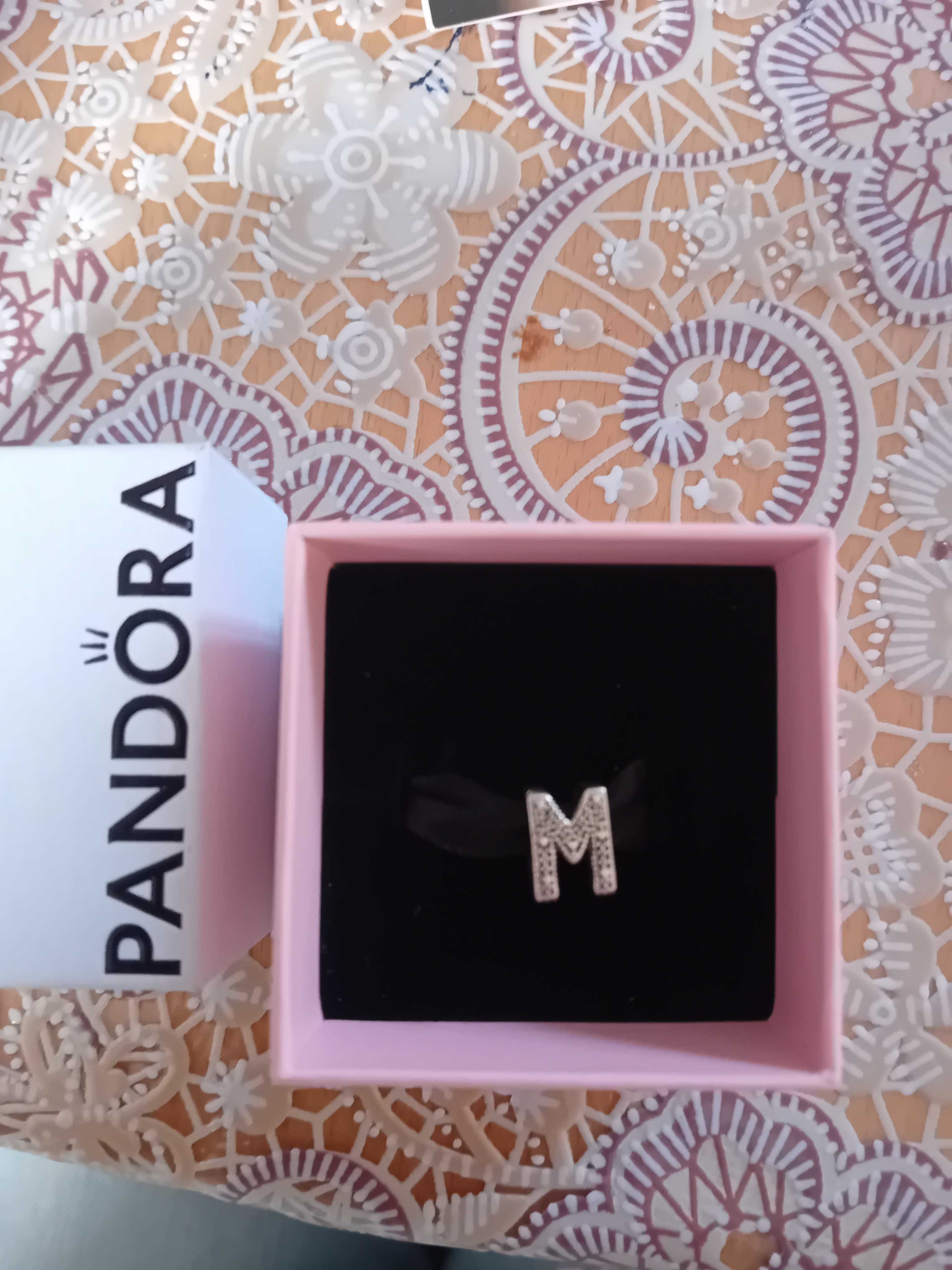 Гривна с талисмани pandora