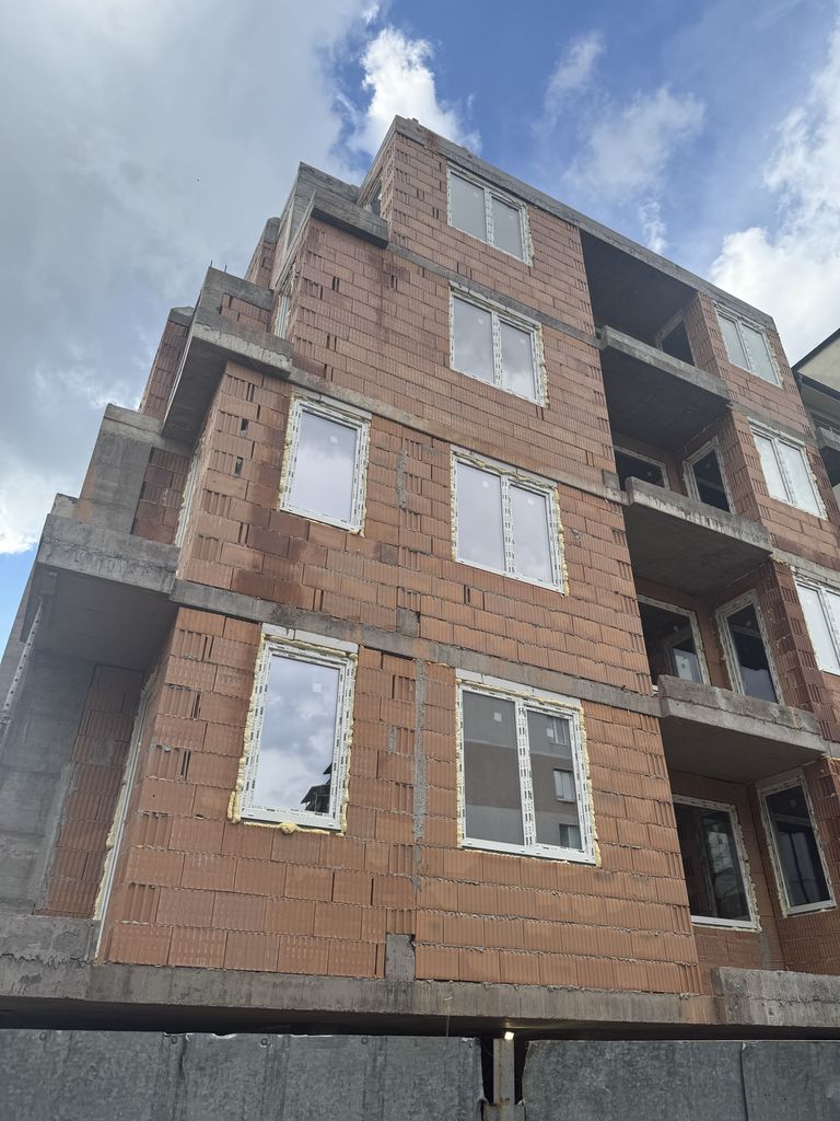 Продава се Тристаен апартамент в София, Толстой - 100 кв.м за 15 €/кв.м - Снимка #2