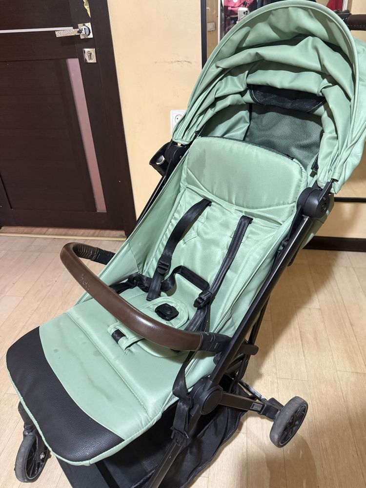 Коляска для ребенка от 0-4 лет