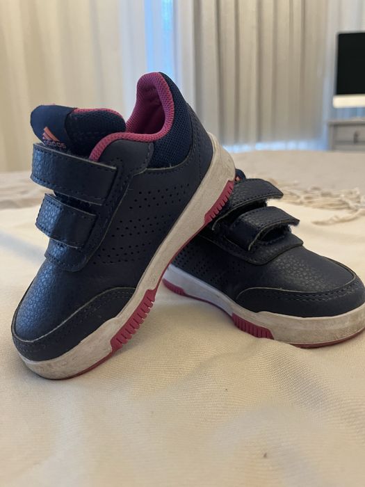 Обувки Adidas за момиче, размер 23.