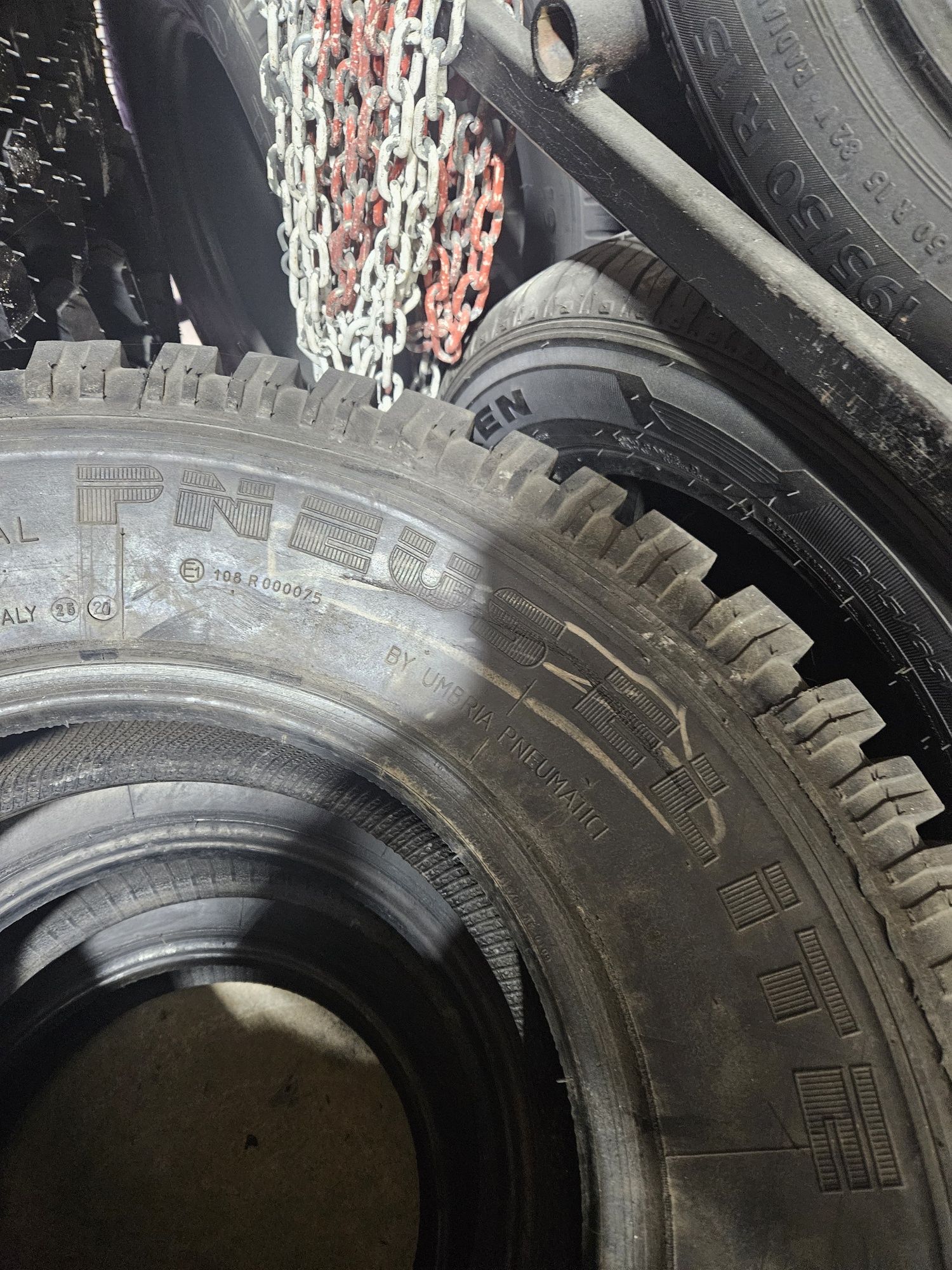 Anvelope off road 265/70R 16.