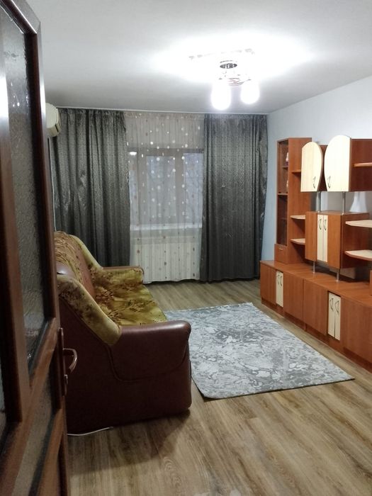 Închiriez apartament