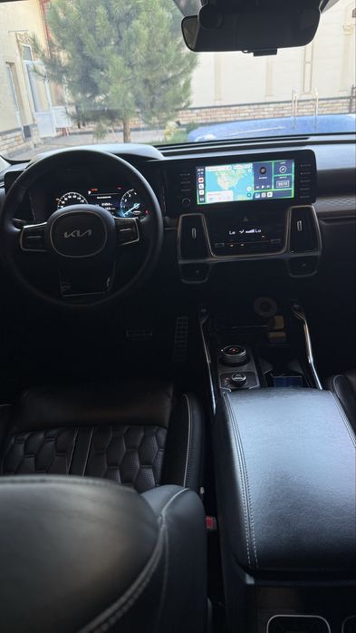 Kia Sorento 3,5motorli eng full pozitsiya 7kishilik yili 2023