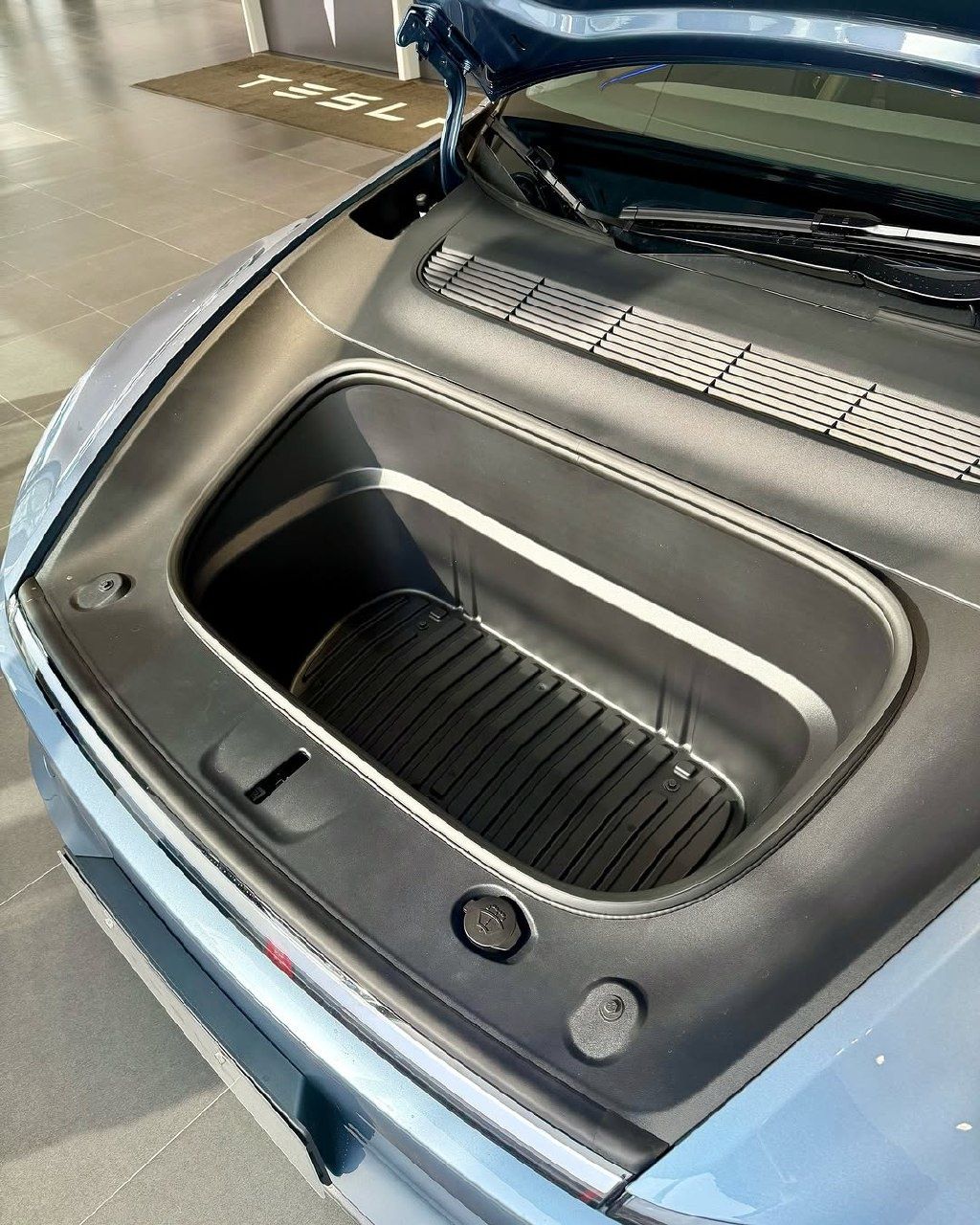 Tesla model Y 2025 cip