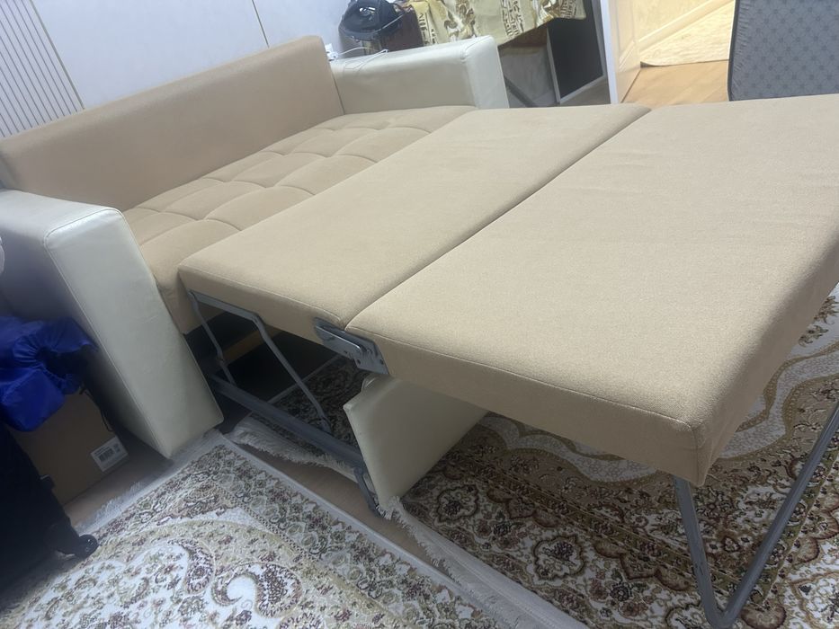 Двухместный диван