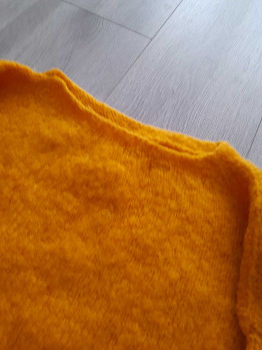 pulovere unisex,material si model deosebit,culori atragatoare