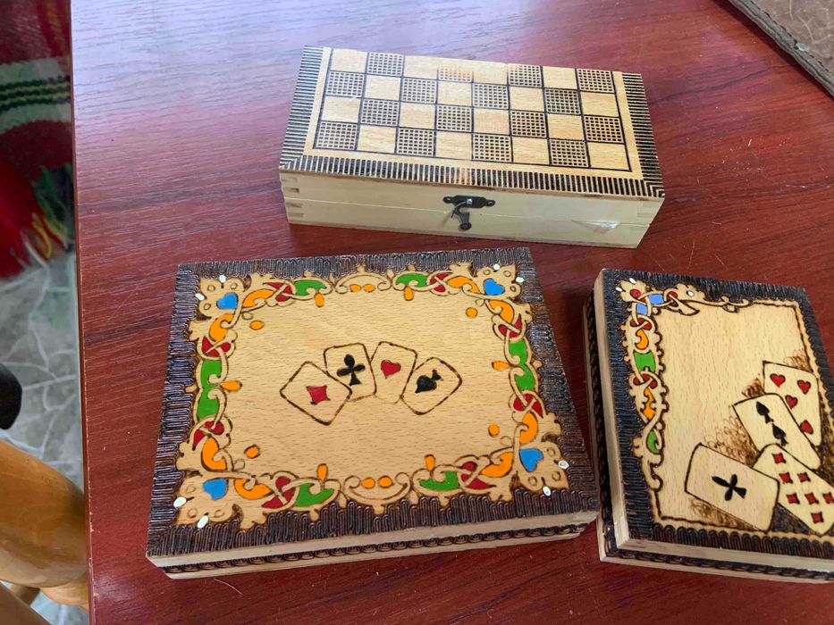 Дървени кутии шах,бридж ,карти пирограф рисунък от соца нови опаковани