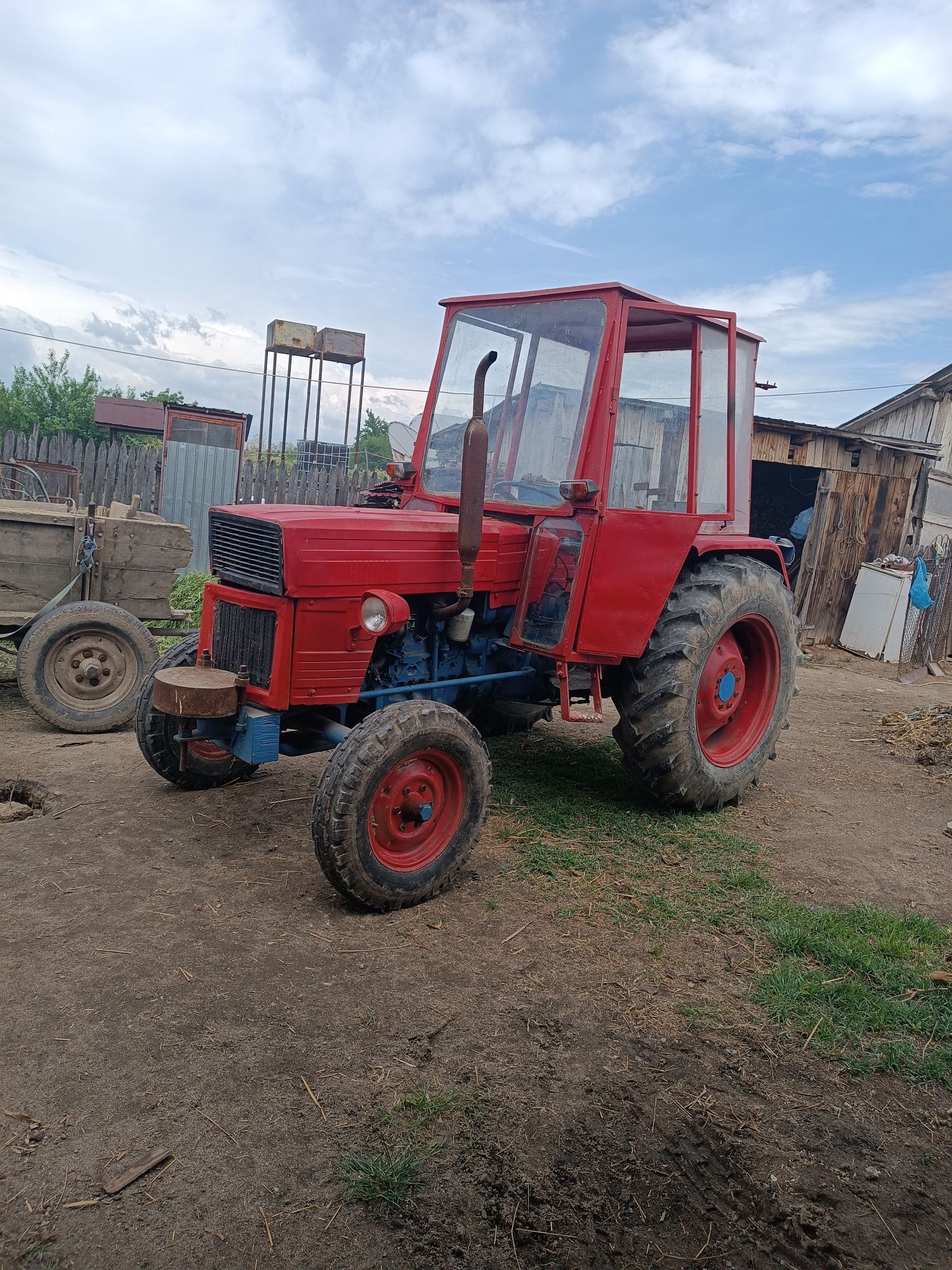 Tractor de vânzare U.445