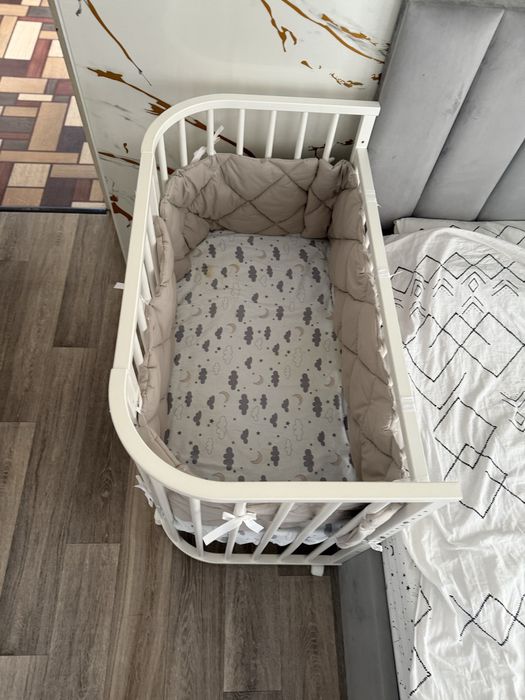 Детский манеж с матрасом и бортиками в отличном состоянии