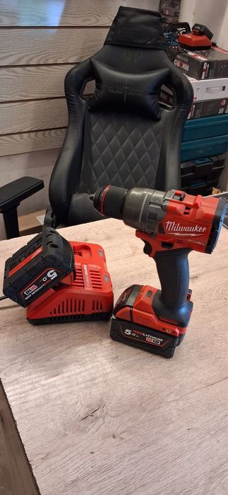 Milwaukee  Шурупаёрт M18 FDD3