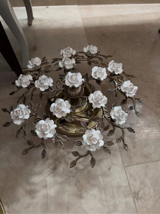 Plafoniera din bronz cu decor portelan/ cristal