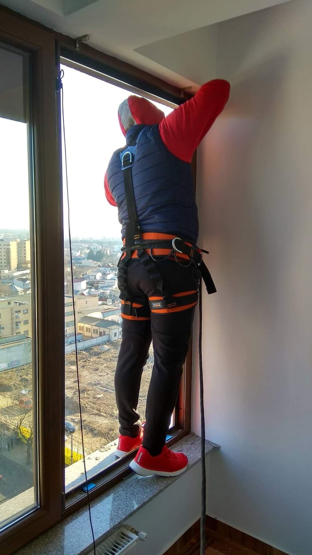 Reparatii Service Reglaje Tamplarie PVC si Rulouri Exterioare/Usi
