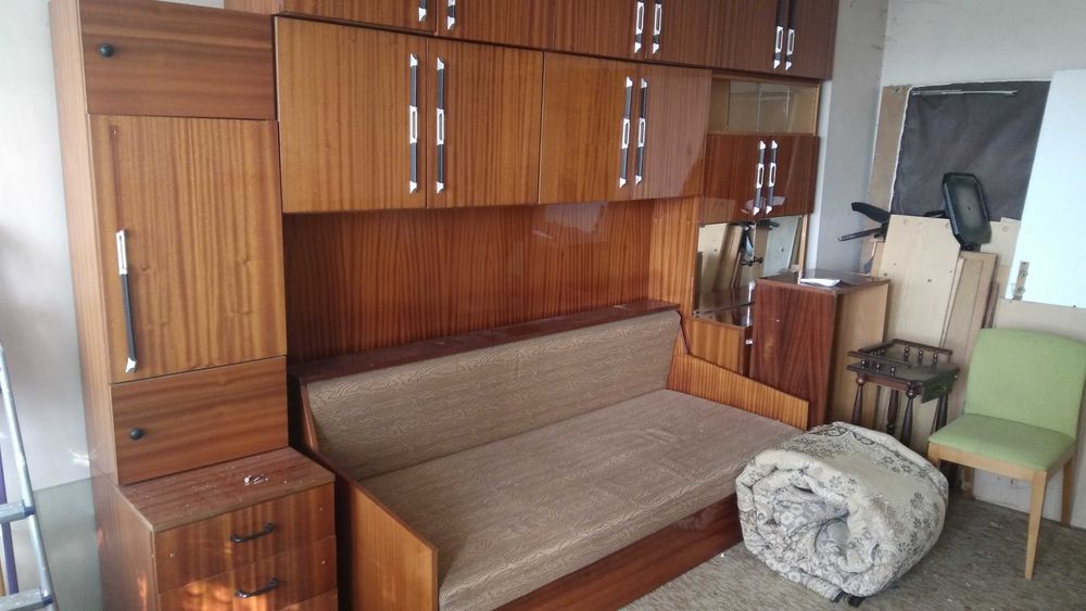 Продавам секция  и други мебели