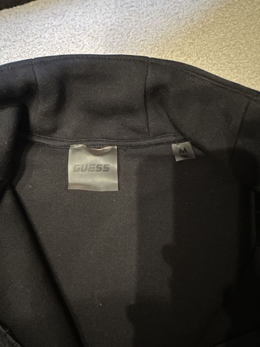 Екип “guess”