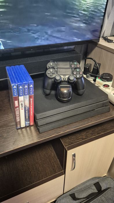Продам ps 4 pro в отличном состоянии