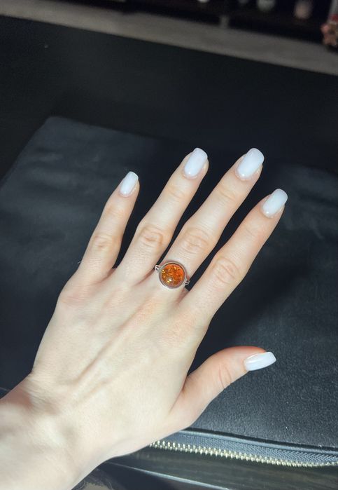 Inel de argint cu piatră de chihlimbar