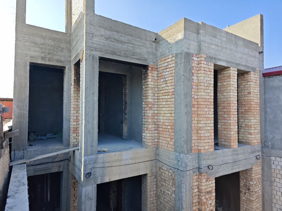 Uy sotiladi 2.5 sotix korobka Olmazor Beruniy metro