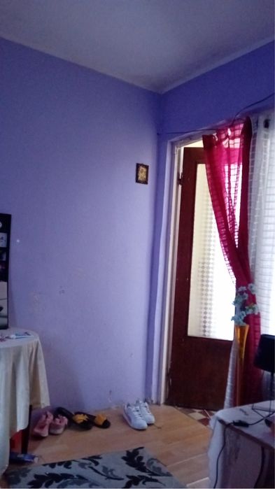 Casa la curte de vanzare